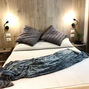 Arya Guest house